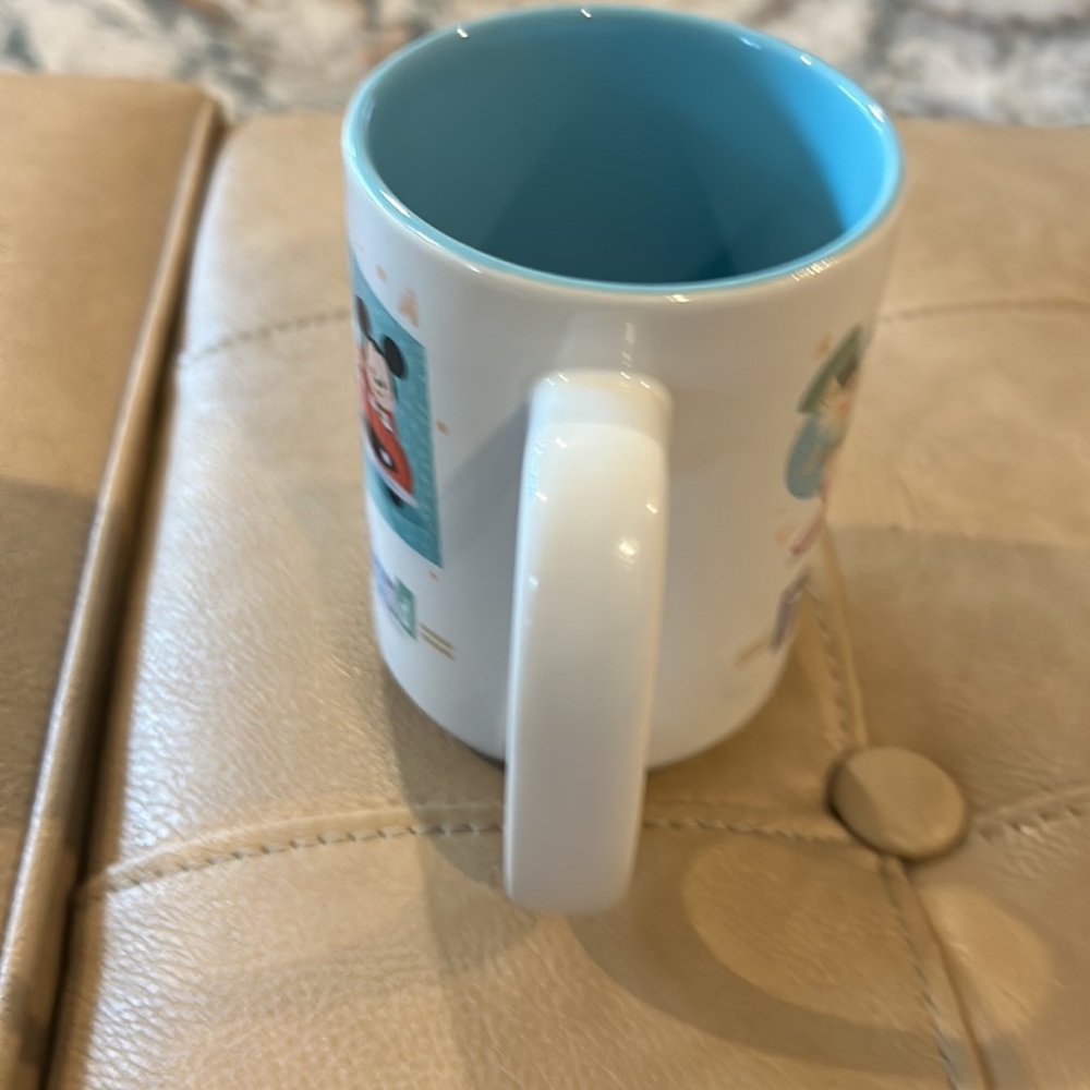Disneyland’s modern Mickey Mouse mug with friends - Picture 5 of 9